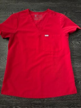 Figs Caterina Scrub Top. Red. Small